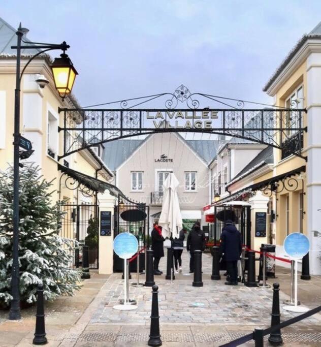 Le Splend'Id Disneyland Шеси Екстериор снимка